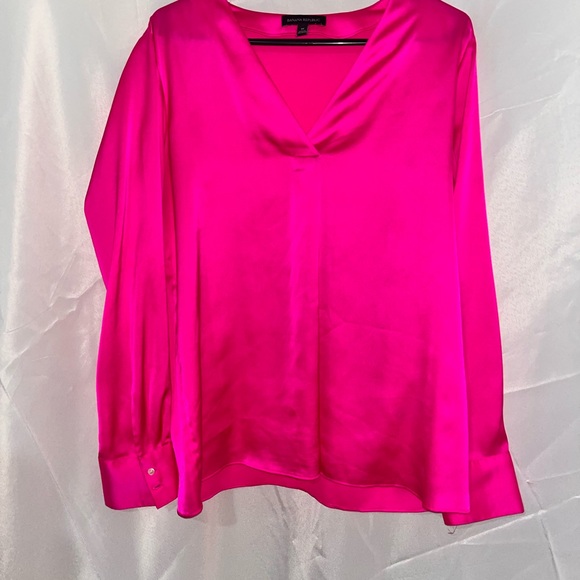 Banana Republic Satin Fuchsia Blouse Womens Size Medium Beautiful!!!❤️❤️ - Picture 10 of 11